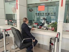 市金融工作局主要负责同志在夏邑县农信社调研信贷投放情况