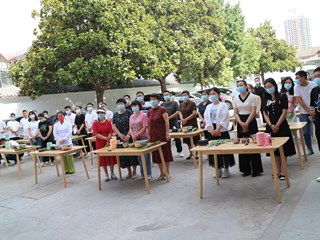 商丘市教育体育局举行2022年“端午粽飘香 红心永向党”主题活动