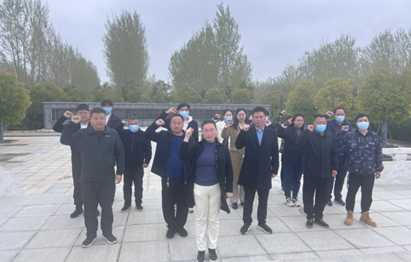 宁陵县文化广电旅游局开展烈士陵园清明祭扫活动